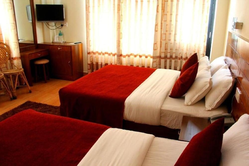 Hotel Tara Pokhara Extérieur photo