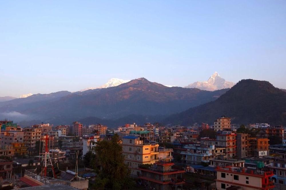 Hotel Tara Pokhara Extérieur photo