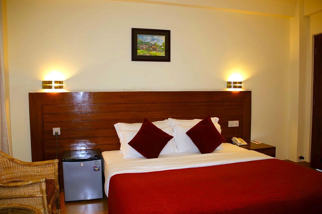 Hotel Tara Pokhara Extérieur photo