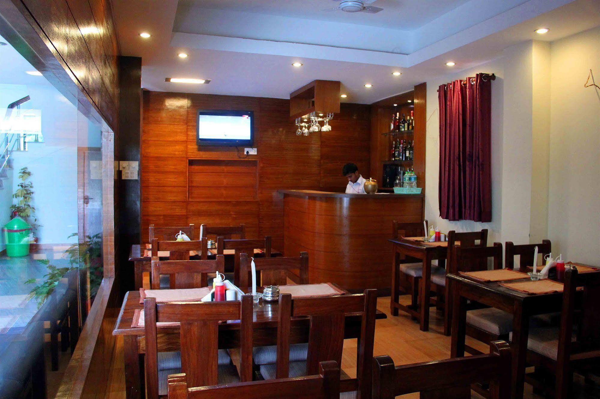 Hotel Tara Pokhara Extérieur photo