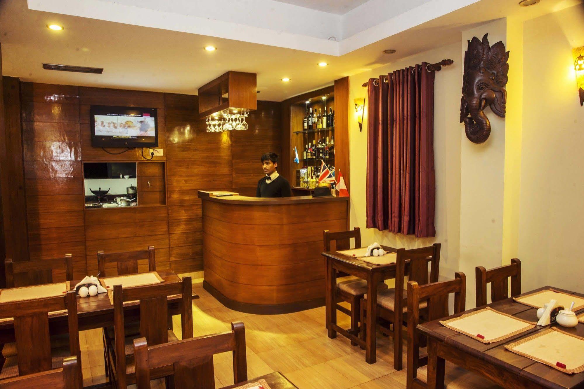 Hotel Tara Pokhara Extérieur photo