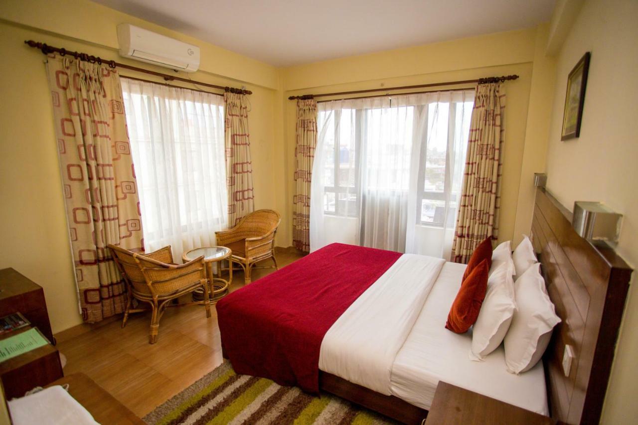 Hotel Tara Pokhara Extérieur photo