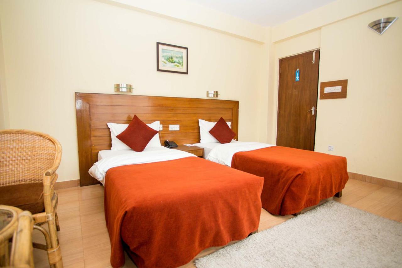 Hotel Tara Pokhara Extérieur photo