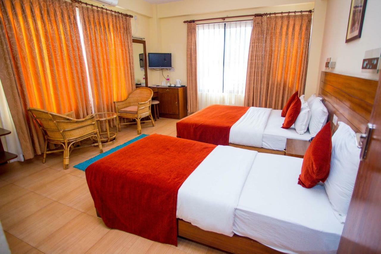 Hotel Tara Pokhara Extérieur photo