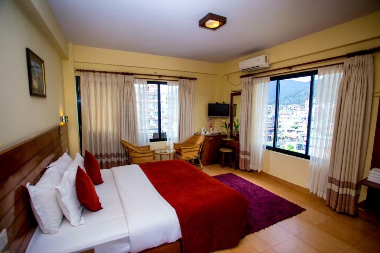 Hotel Tara Pokhara Extérieur photo