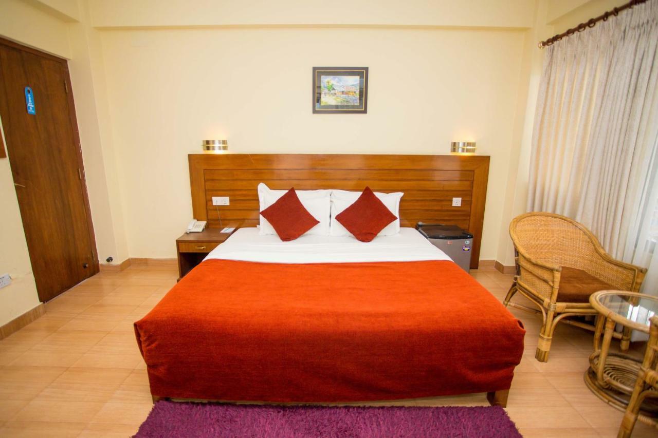 Hotel Tara Pokhara Extérieur photo