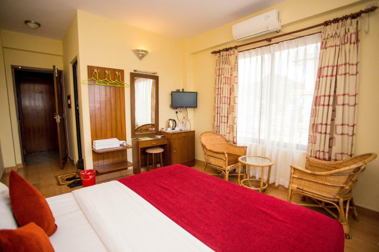 Hotel Tara Pokhara Extérieur photo