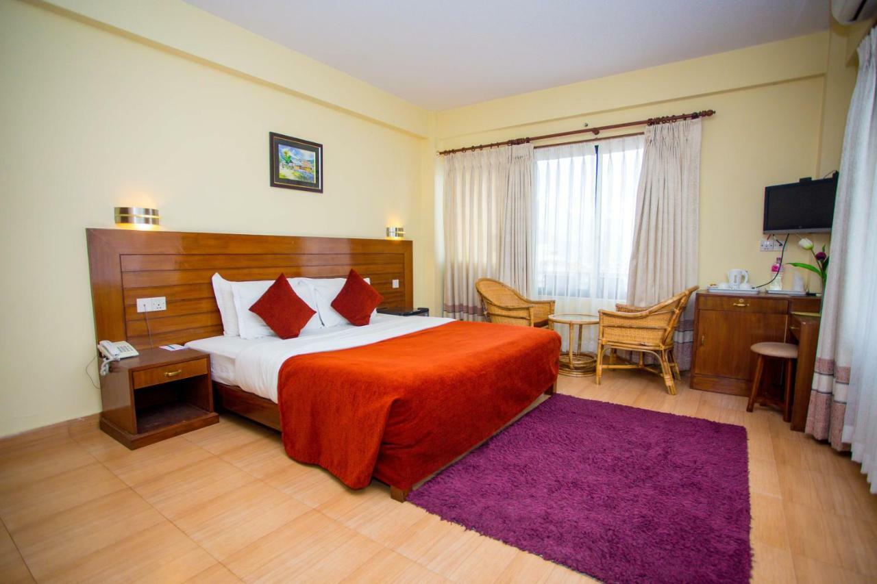 Hotel Tara Pokhara Extérieur photo