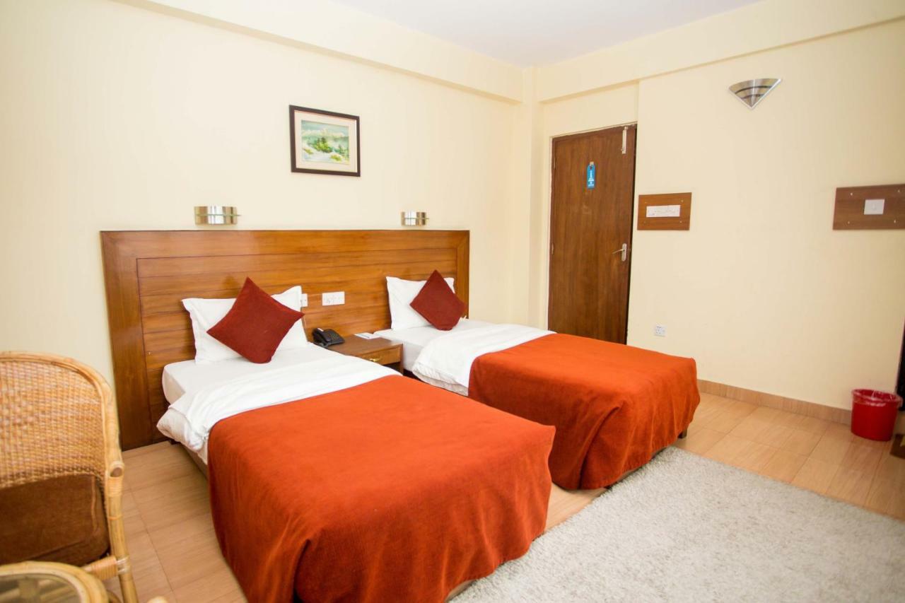 Hotel Tara Pokhara Extérieur photo