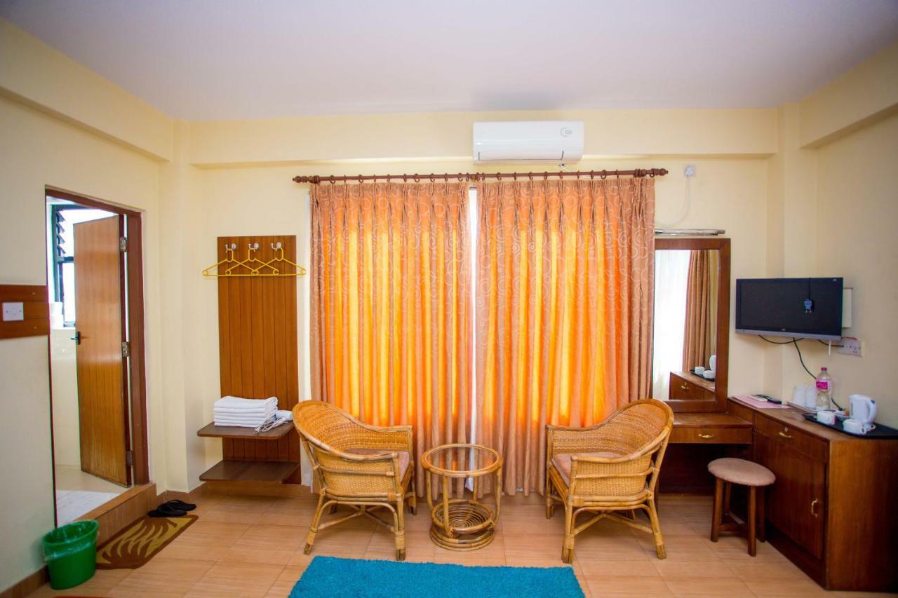 Hotel Tara Pokhara Extérieur photo