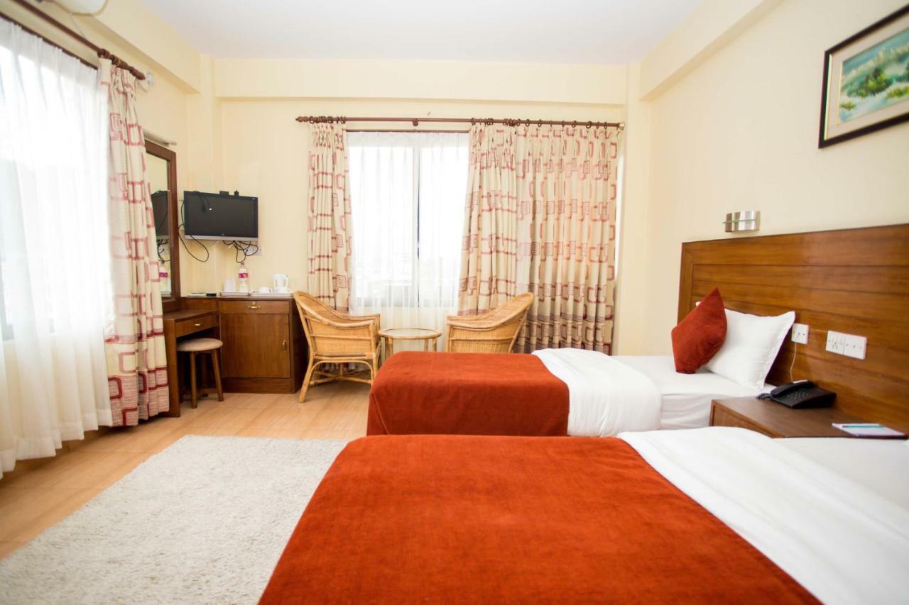 Hotel Tara Pokhara Extérieur photo