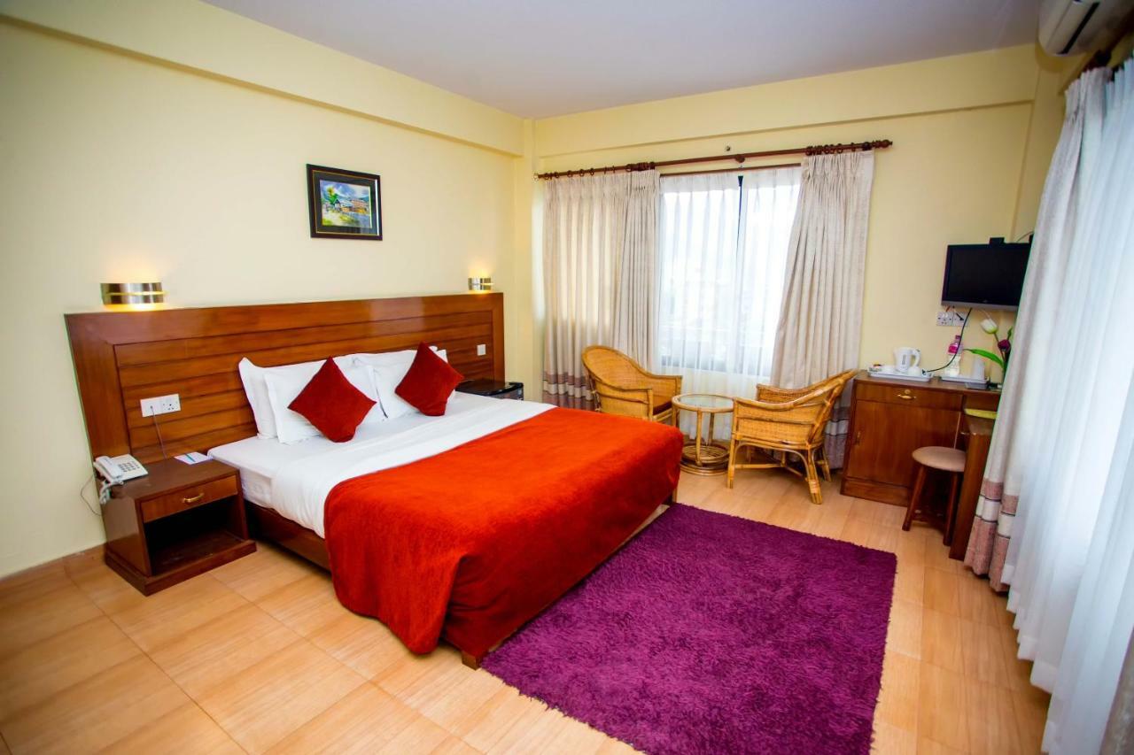 Hotel Tara Pokhara Extérieur photo