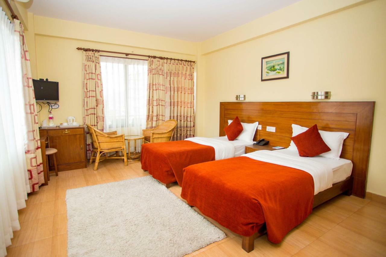 Hotel Tara Pokhara Extérieur photo